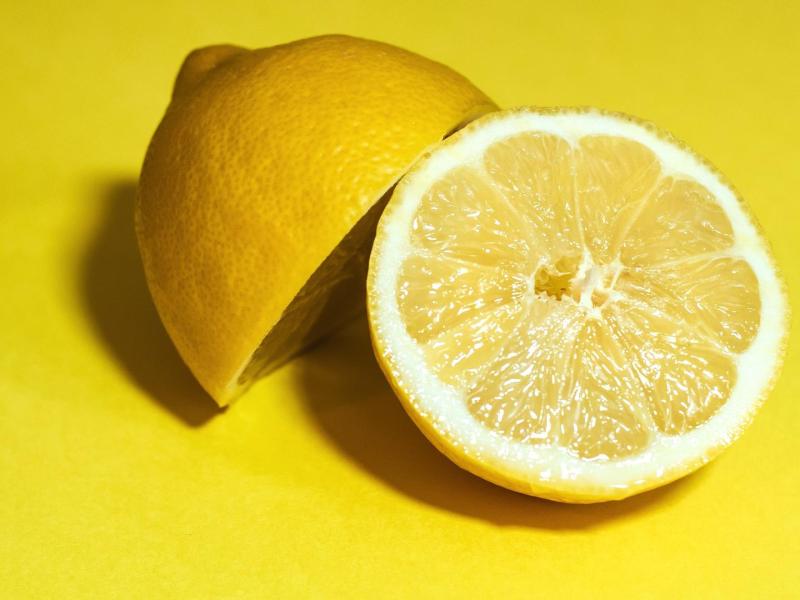 Zitrone enthält reichlich Vitamin C