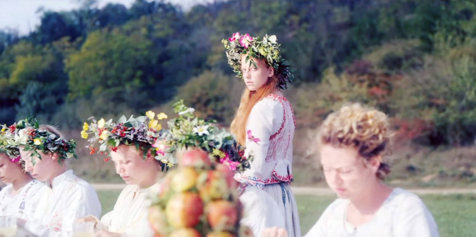 Diese 4 Traditionen im Film Midsommar gibt es wirklich!