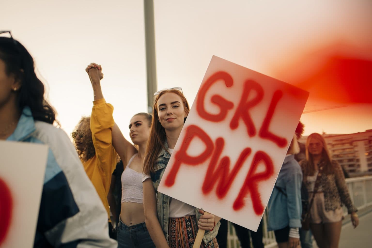 equal-pay-day-frauen-verdienen-3-monate-weniger-geld-wmn