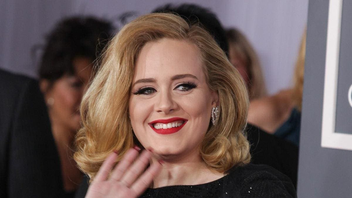 Adele feiert ihren 33. Geburtstag ungeschminkt im Netz - wmn