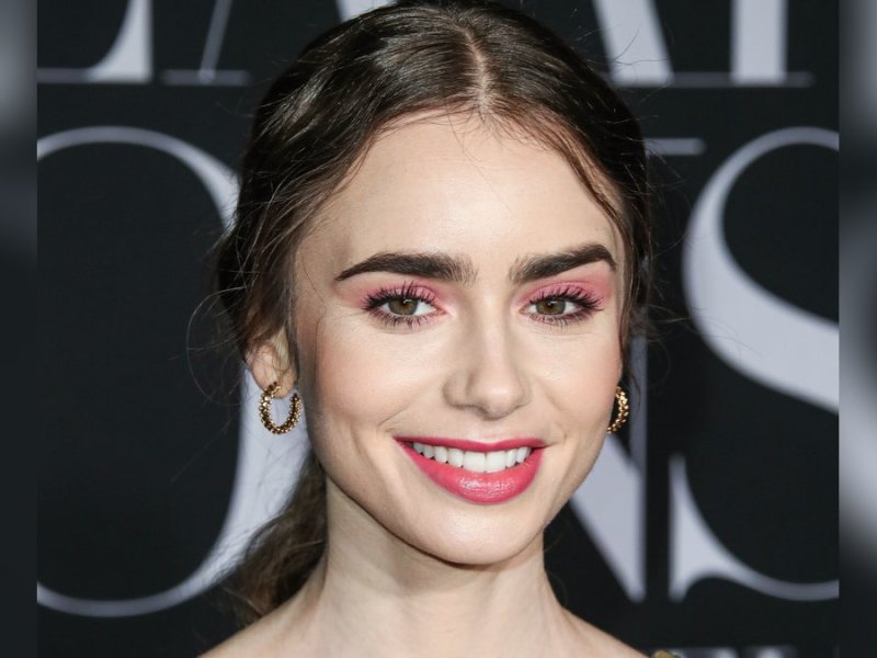 Lily Collins schreibt ihrem Vater einen öffentlichen Geburtstagsbrief.. © Xavier Collin/Image Press Agency/ImageCollect