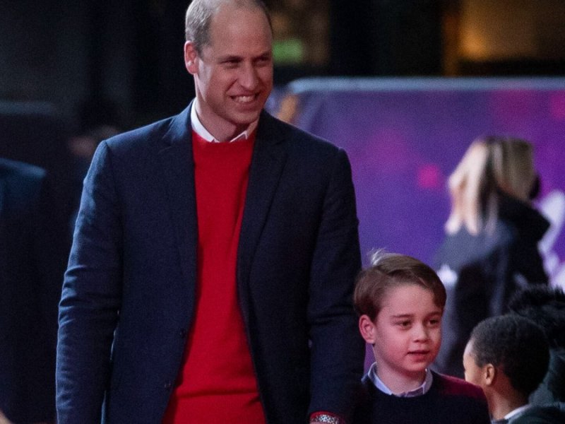 Prinz William und Prinz George bei einer Vorstellung in London.. © imago/i Images