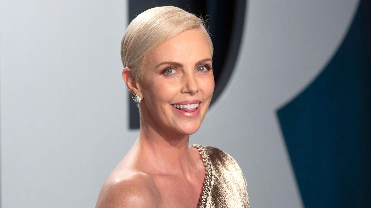 Charlize Theron ist happy.. © imago images/Future Image