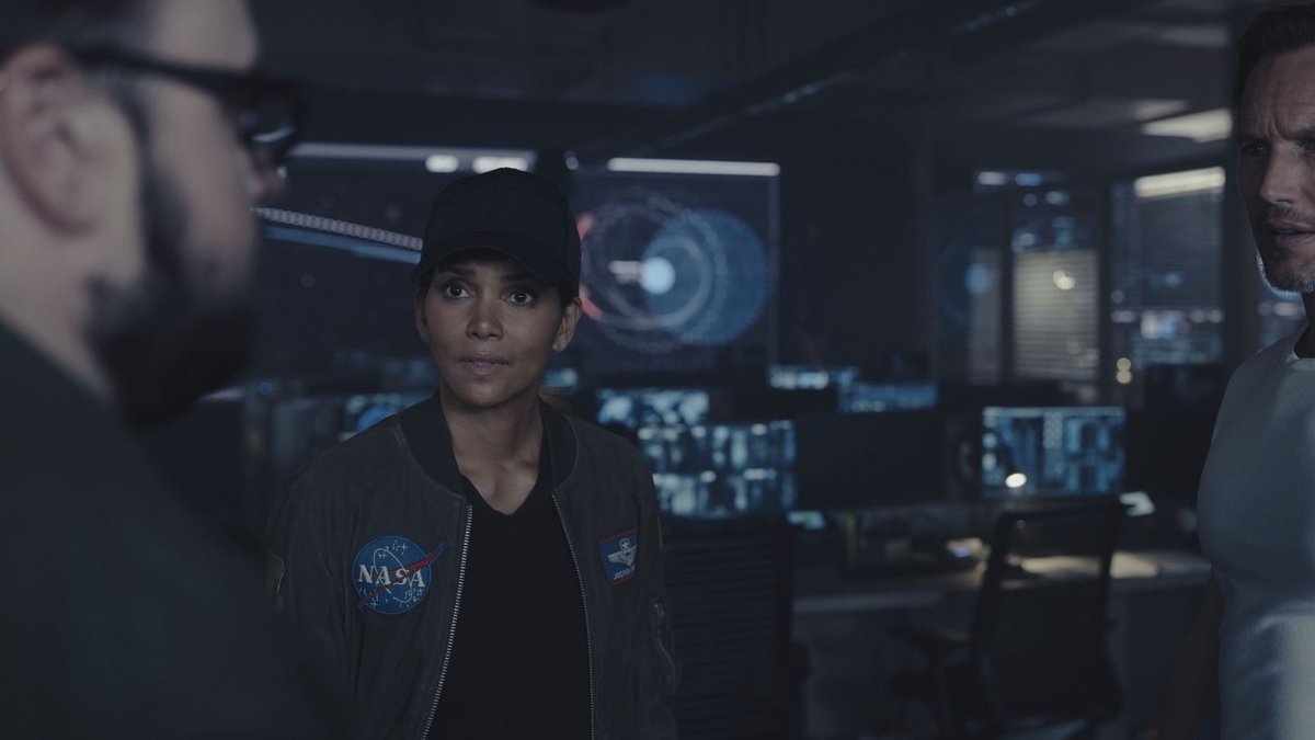 Halle Berry als stellvertretende NASA-Chefin Jo Fowler in Roland Emmerichs Katastrophenfilm "Moonfall".. © © Leonine Filmdistribution