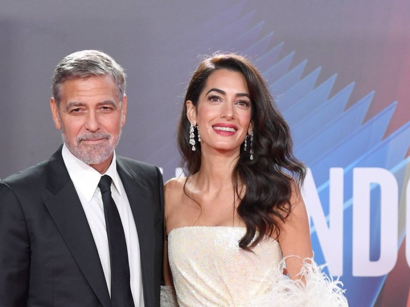 Amal und George Clooney sind erstmals gemeinsam mit einem Preis ausgezeichnet worden.. © imago/Matrix