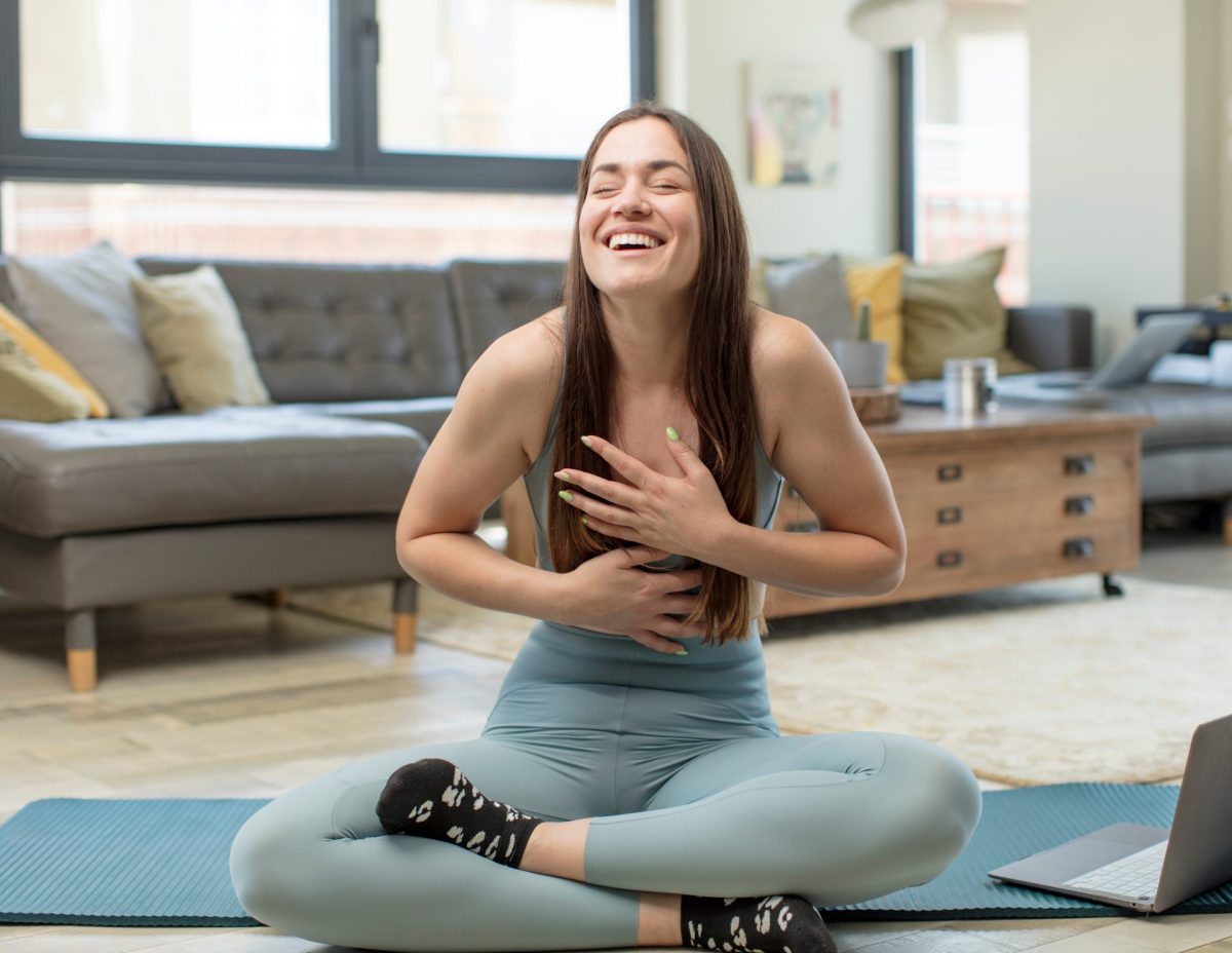 Frau Yoga lachen