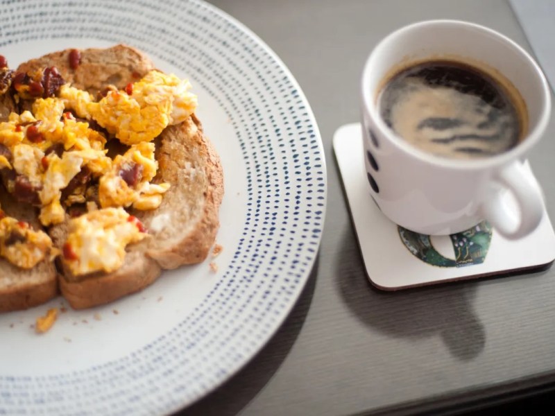 rührei kaffee frühstück