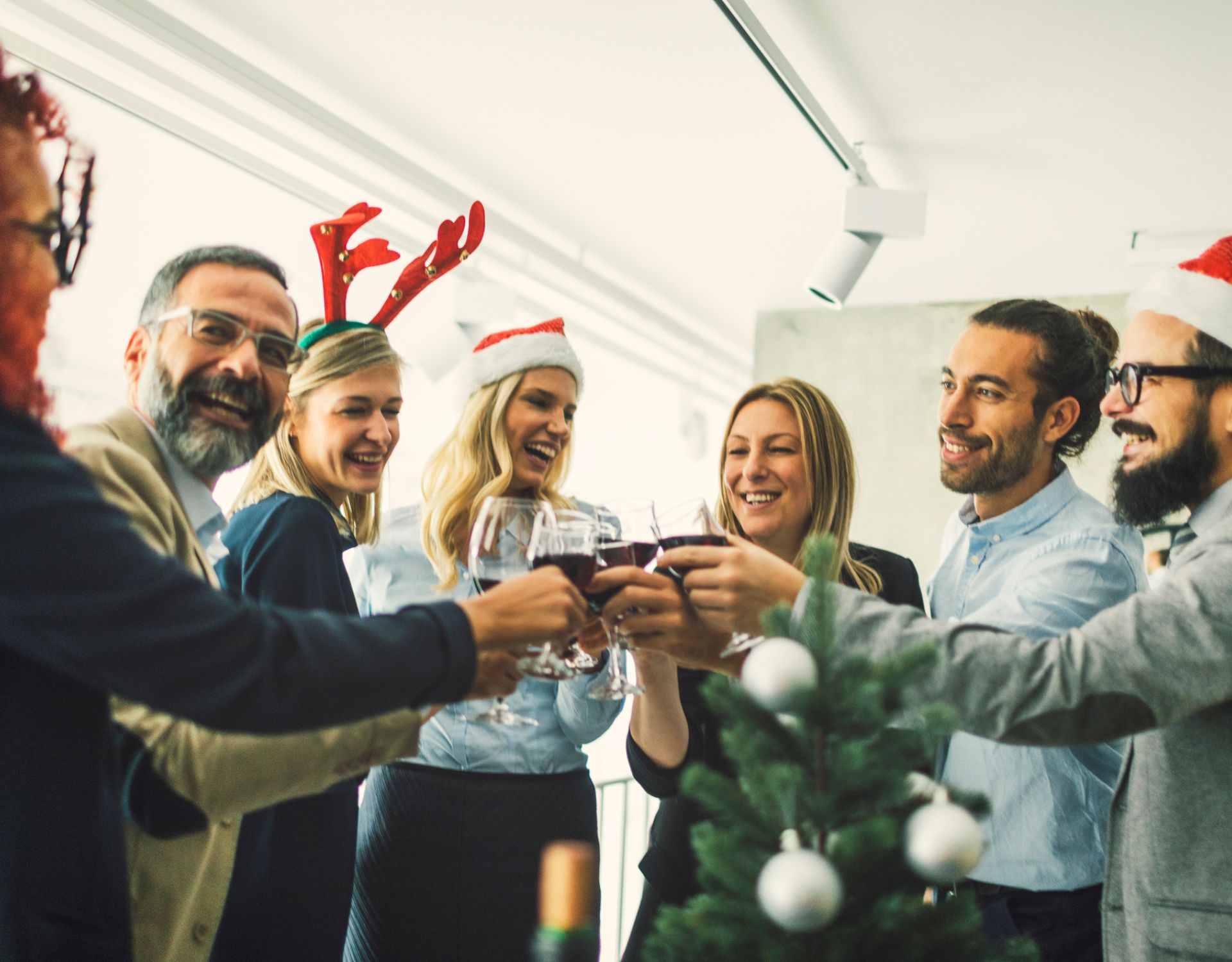 Gilt die Weihnachtsfeier im Büro als Überstunden? wmn