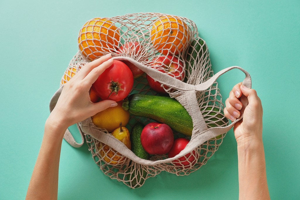 obst in netztasche