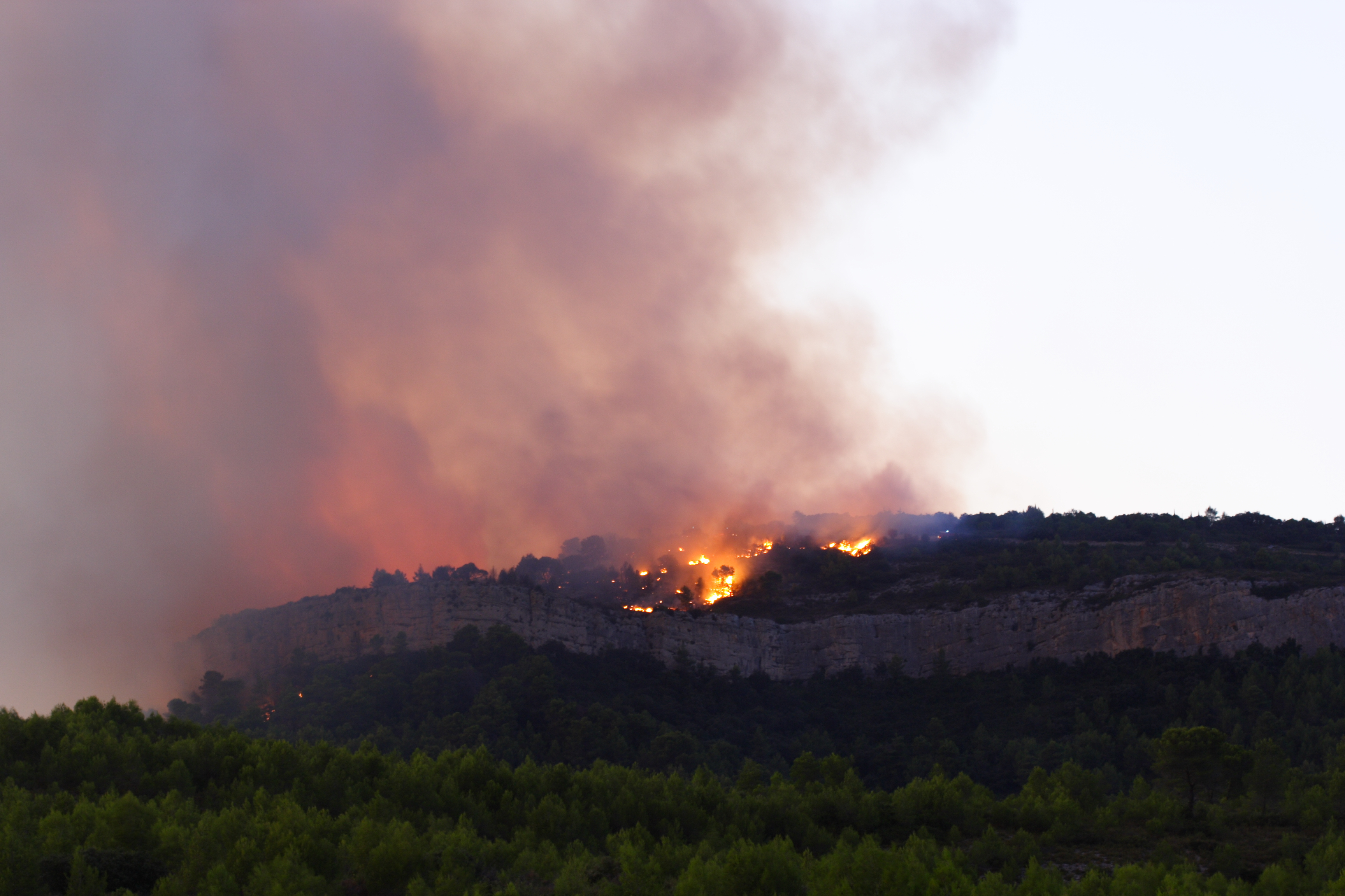 Les incendies de forêt en France menacent désormais vos vacances