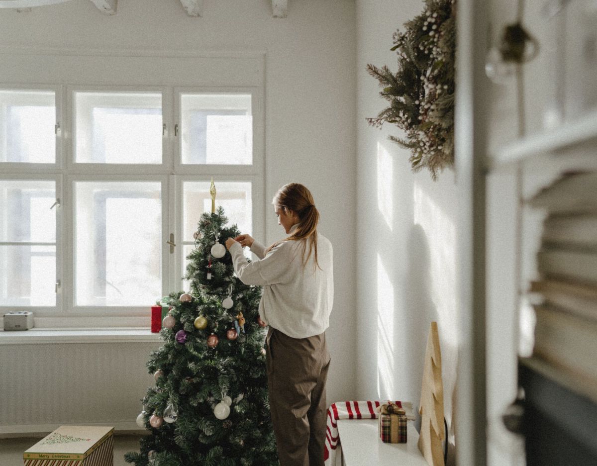 Weihnachtsbaum aufstellen