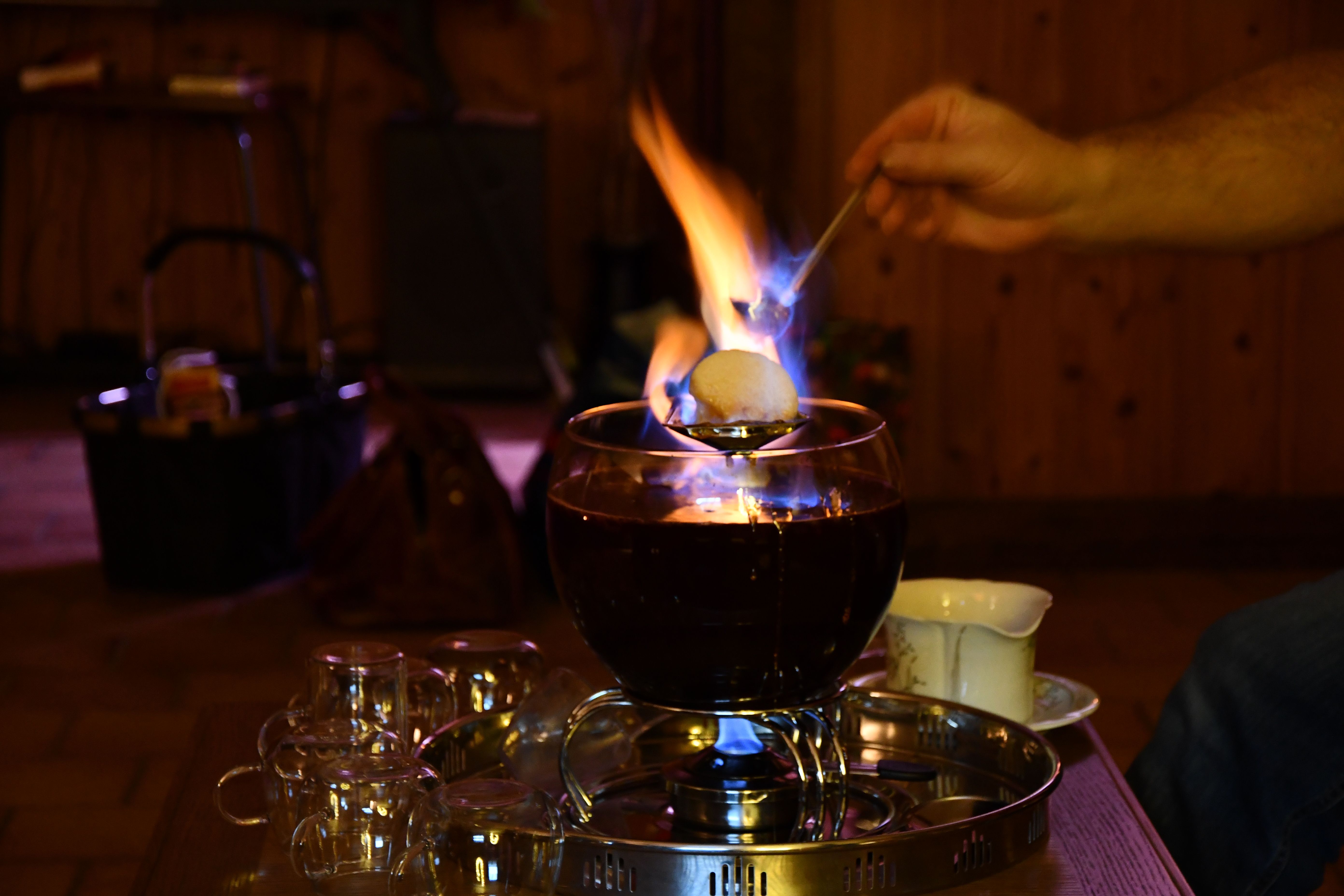 Feuerzangenbowle Rezept: Der Weihnachtsmarkt-Klassiker - wmn