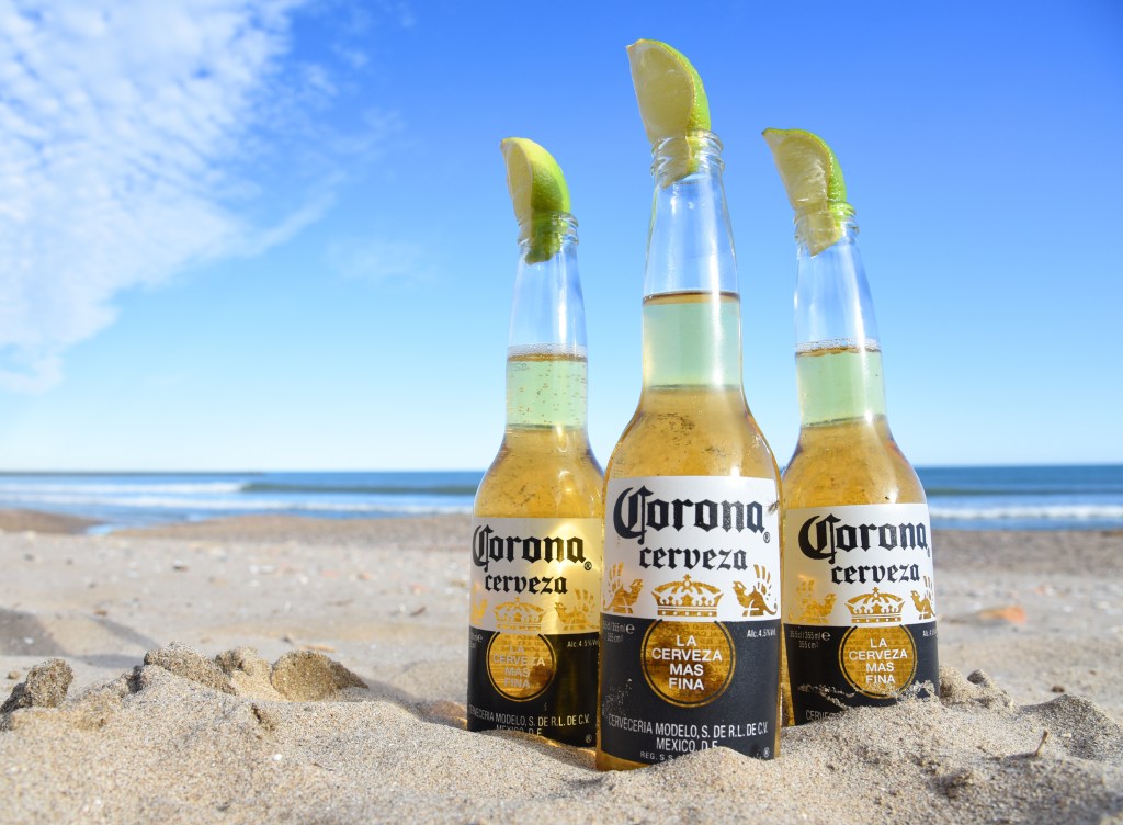 Corona Bier am Strand: Corona Rita Cocktail mit Bier 