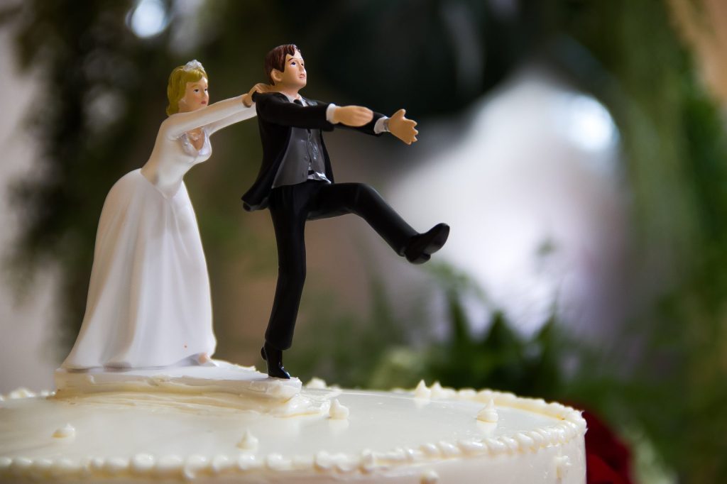 Figuren auf Hochzeitstorte