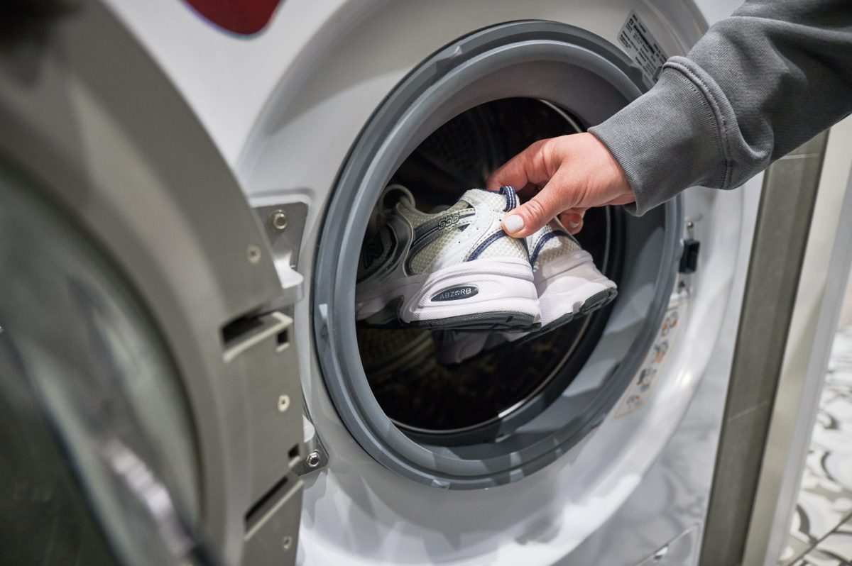 weiße Sneaker Waschmaschine