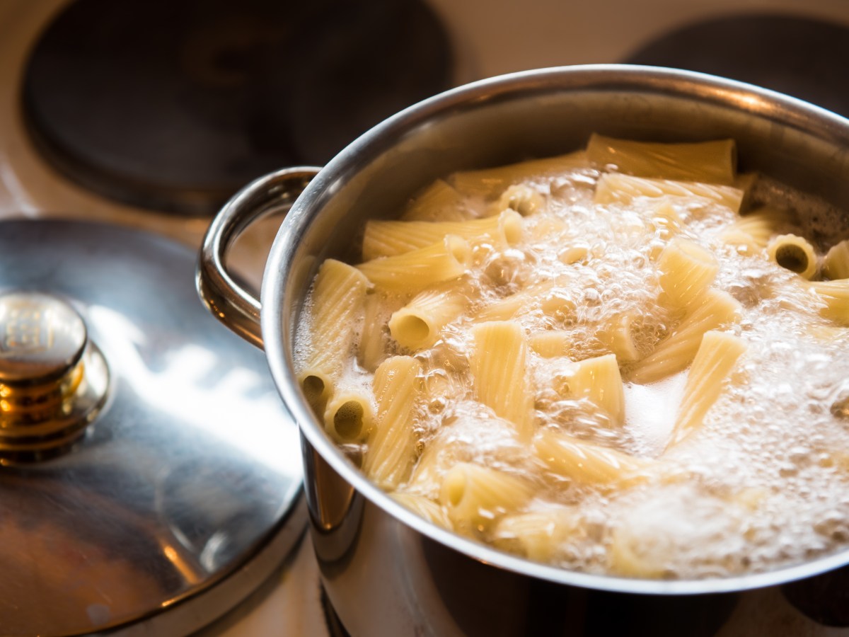 KÃ¼chen-Trick: So kocht dein Pasta-Wasser nie mehr Ã¼ber