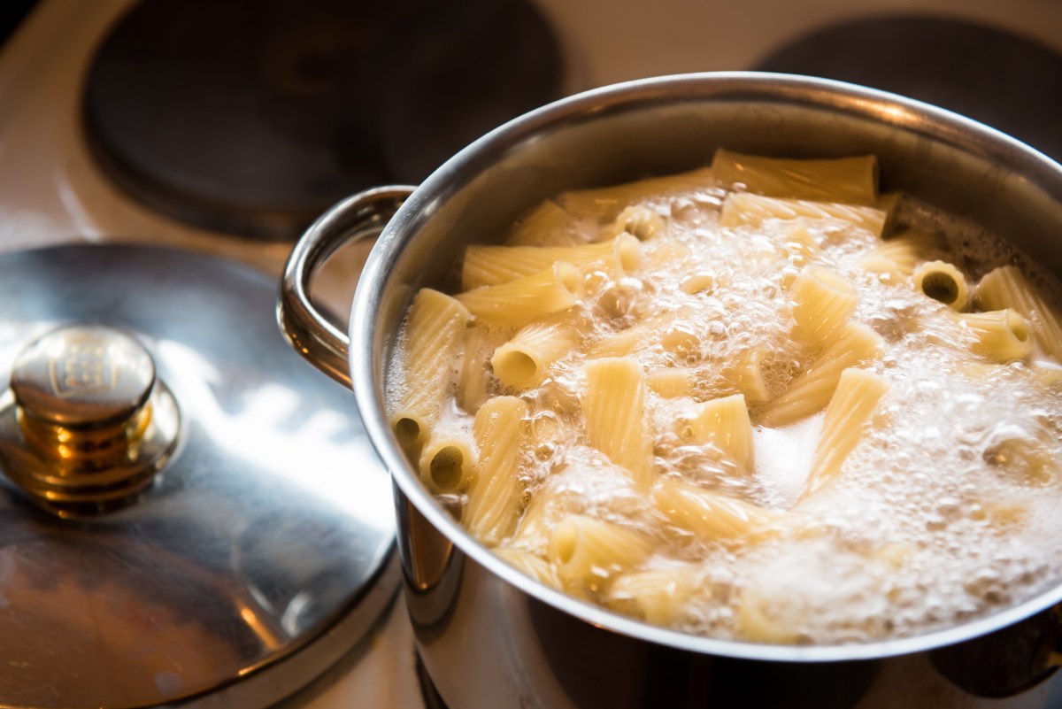 Küchen-Trick: So kocht dein Pasta-Wasser nie mehr über