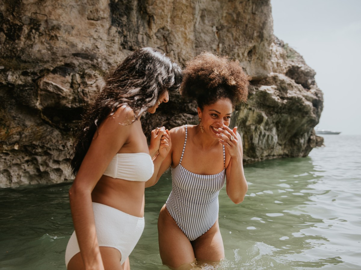 Badeanzug für kleine Brüste: Diese Modelle sitzen perfekt