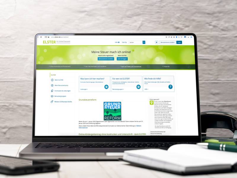 Auf einem Laptop ist das Steuerportal Elster geöffnet-