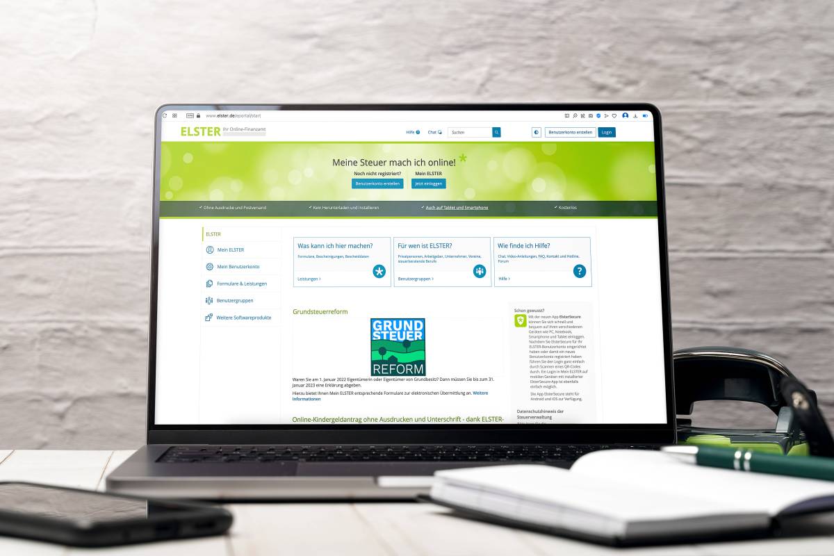 Auf einem Laptop ist das Steuerportal Elster geöffnet-