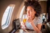 ErnÃ¤hrungsberaterin erklÃ¤rt, warum viele Reisende im Flugzeug Ginger Ale trinken.