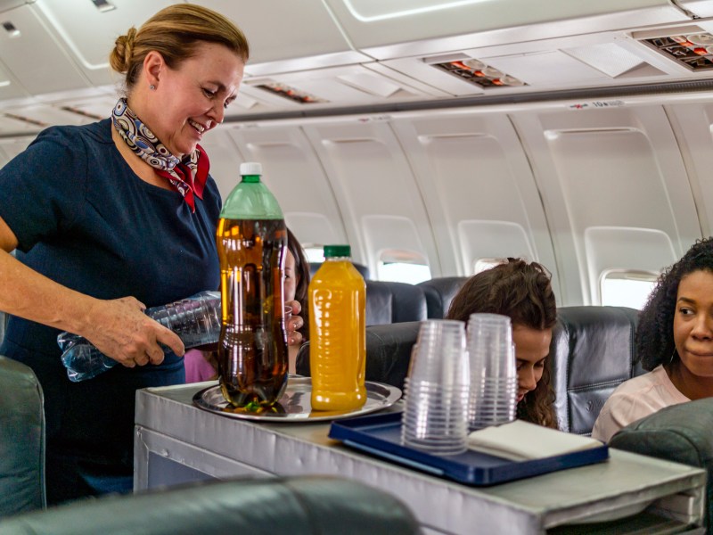 Verzichte im Flugzeug auf Leitungswasser.