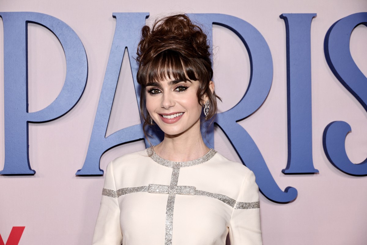 Lily Collins bei Premiere von Emily in Paris.