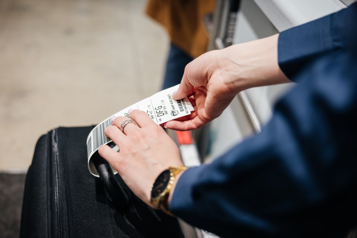 Nach dem Flug solltest du unbedingt den Strichcode-Aufkleber entfernen.