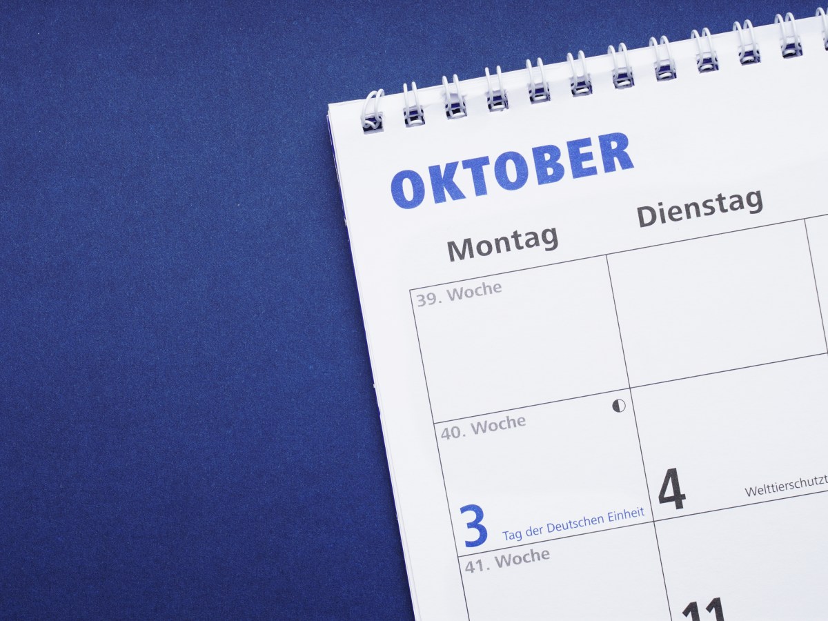 Ein Kalender mit dem Monat Oktober.