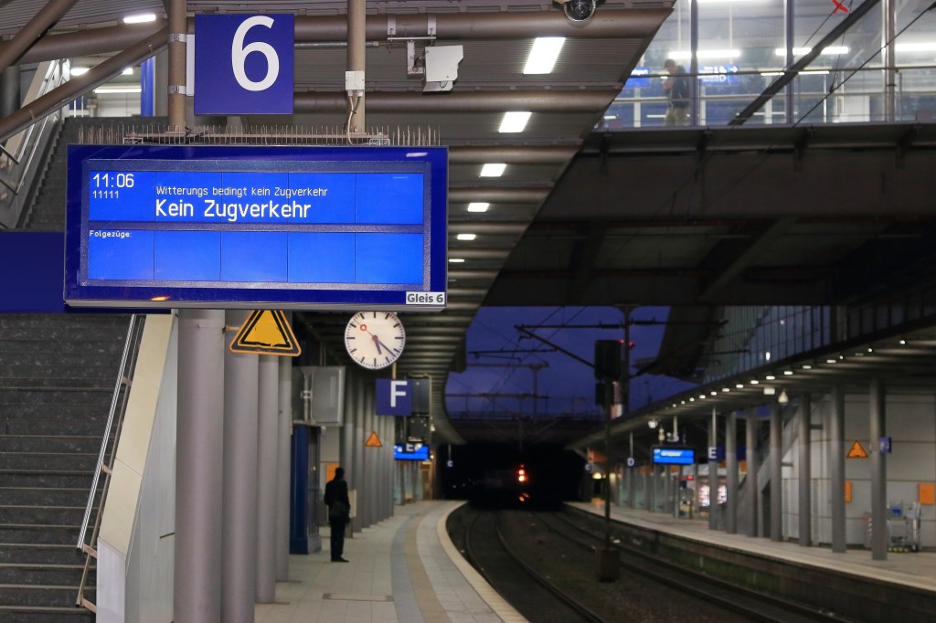 Schild: Keine Zugverbindungen