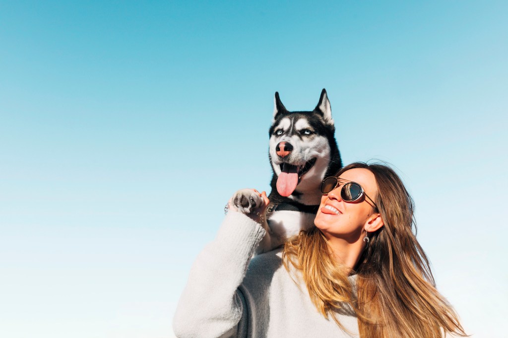 Frau mit Husky