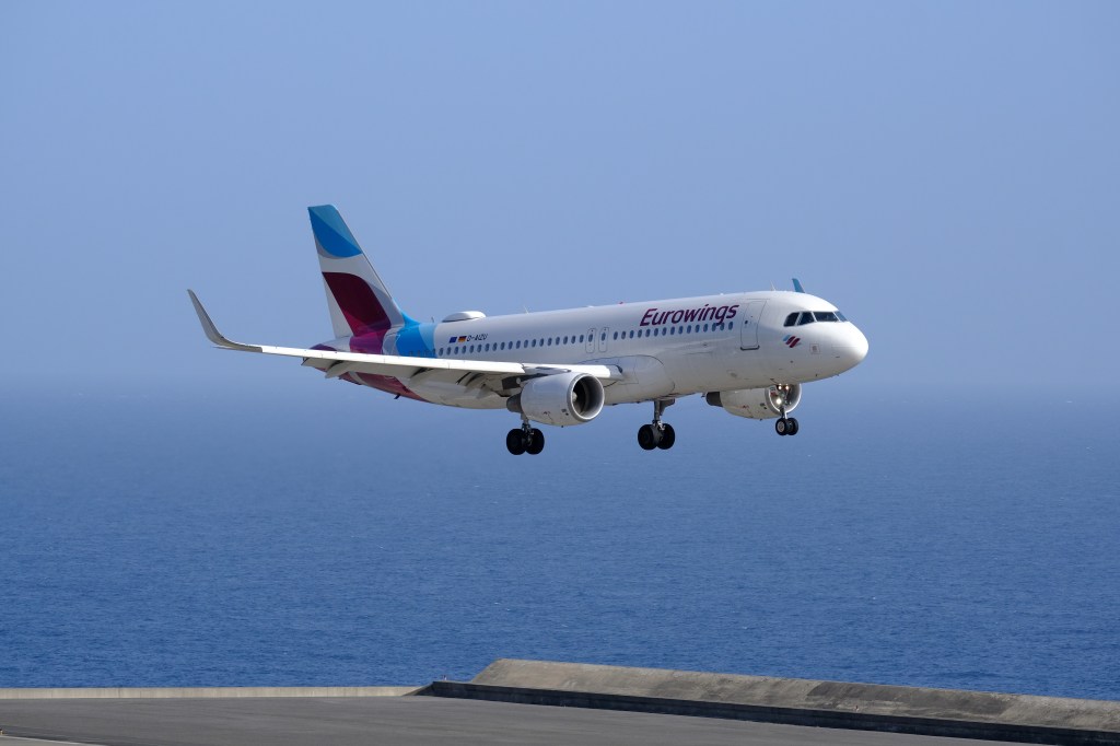 Laut des Rankings kannst du bei Eurowings am meisten Geld sparen.