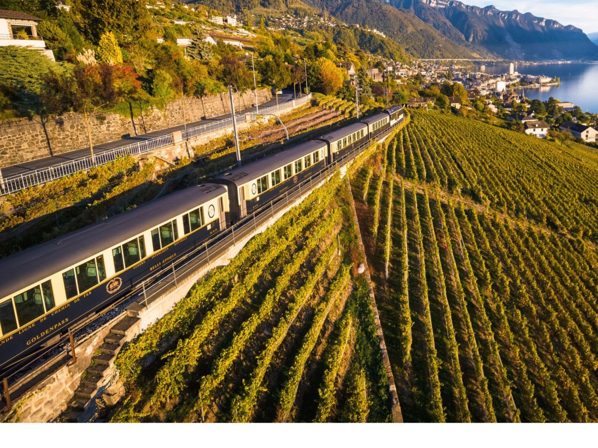 Eine Fahrt mit dem Belle Époque Zug versetzt dich in eine andere Zeit.