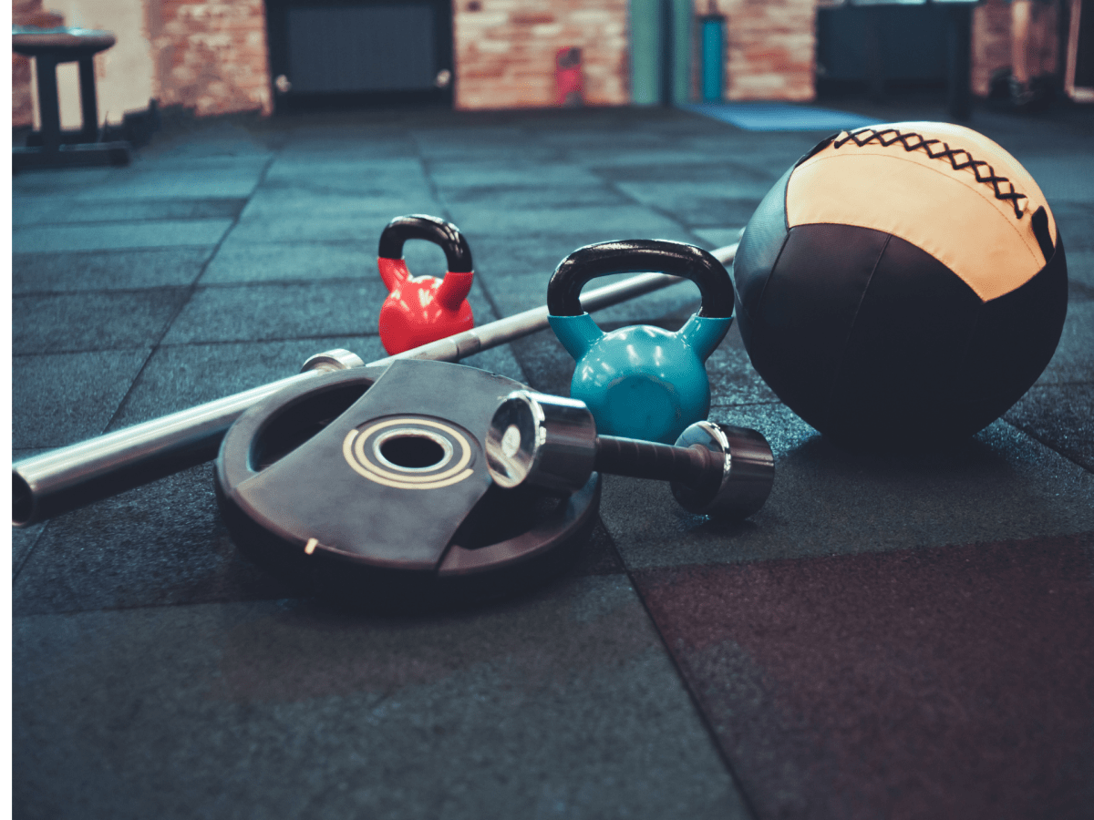 Hantelscheiben, Kettlebell und Gewichtsball Fitnessstudio