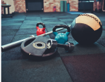 Hantelscheiben, Kettlebell und Gewichtsball Fitnessstudio