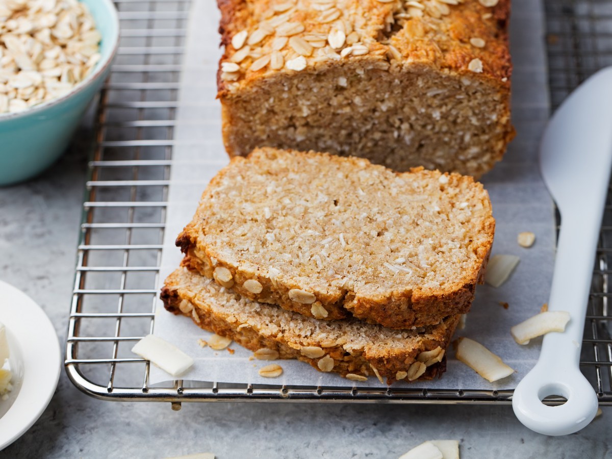 Haferflocken-Quark-Brot: So backst du das Fitnessbrot ohne Mehl und Hefe