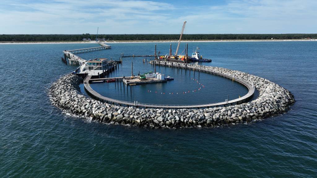 Die neue Seebrücke in Prerow auf dem Darß wird nach zweijähriger Bauzeit endlich eingeweiht.