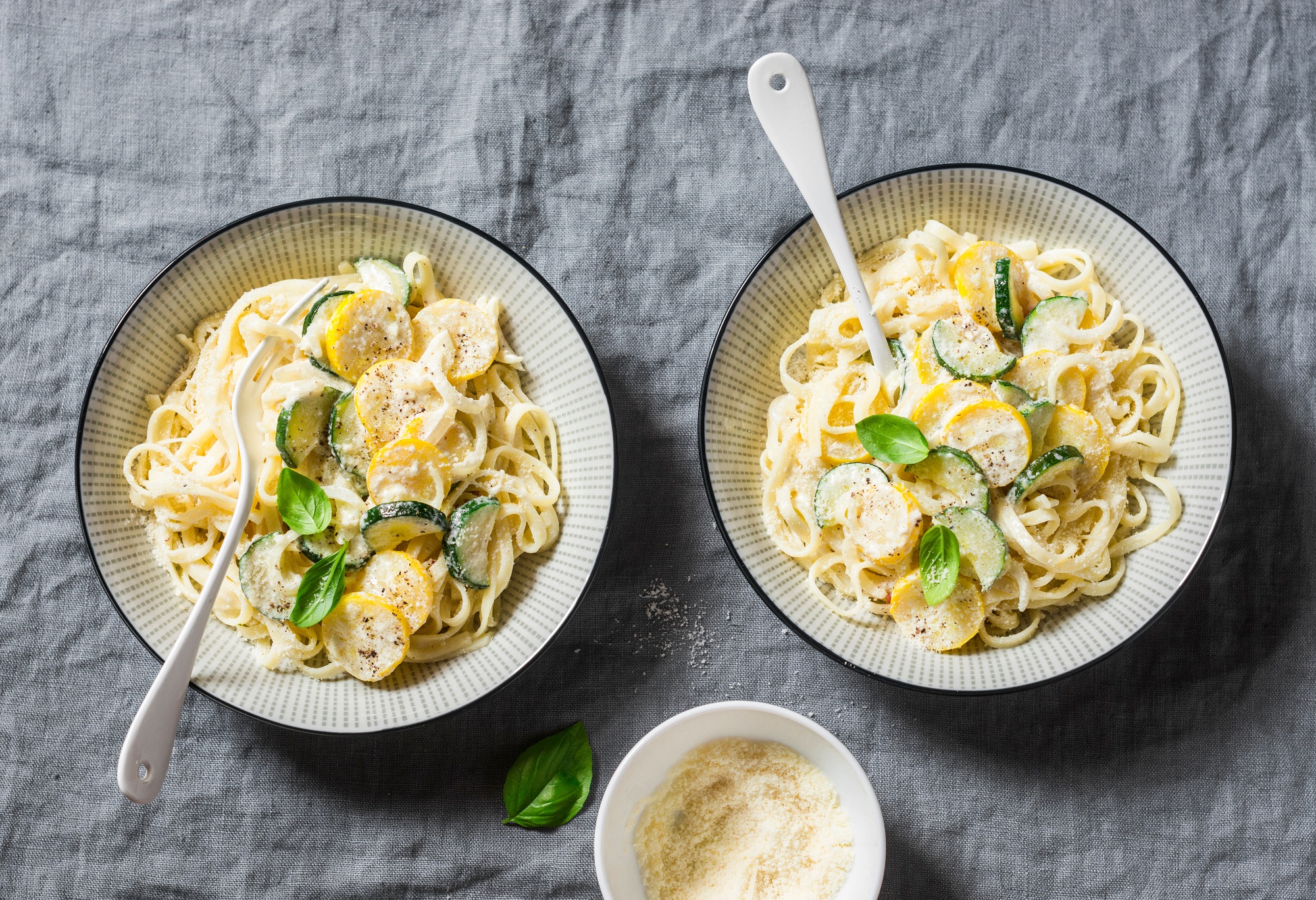 Nudeln mit Zucchini und Frischkäsesoße: soo cremig!