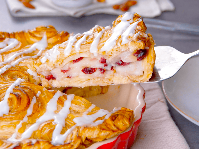 Birnenkuchen mit Zimtschnecken-Decke