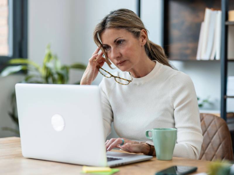 Frau Stress Arbeitsplatz