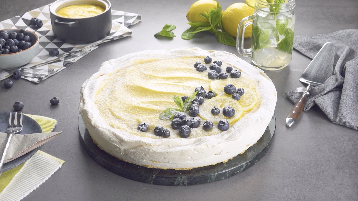 Zitronen-Pavlova mit Blaubeeren