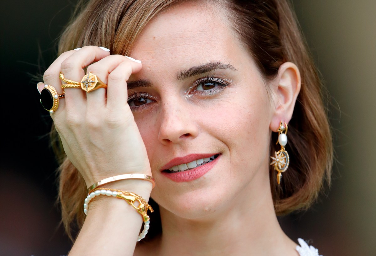 Emma Watson prÃ¤sentiert ihre Vintage Ringe