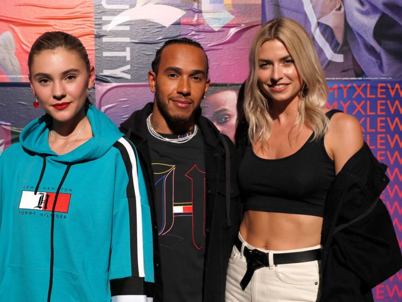 Stefanie Giesinger (li.) und Lena Gercke mit Formel-1-Weltmeister Lewis Hamilton, 2019