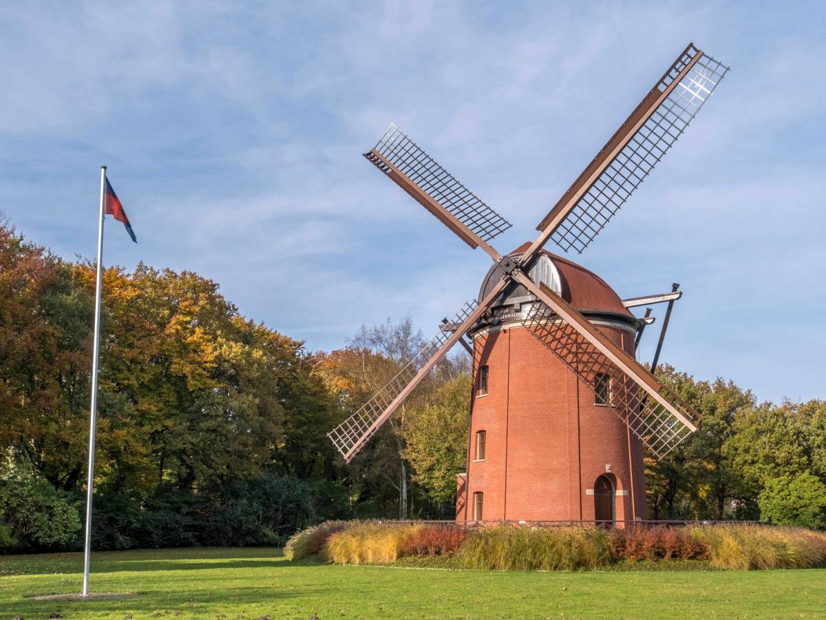 Es gibt sie wirklich, die RÃ¼genwalder MÃ¼hle. Im NiedersÃ¤chsischen Bad Zwischenahn steht die Namensgeberin einer sehr bekannten Marke fÃ¼r vegane und vegetarische Produkte.