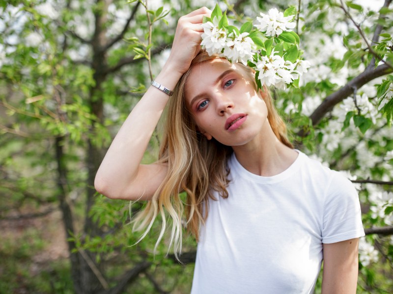 Frau in Natur