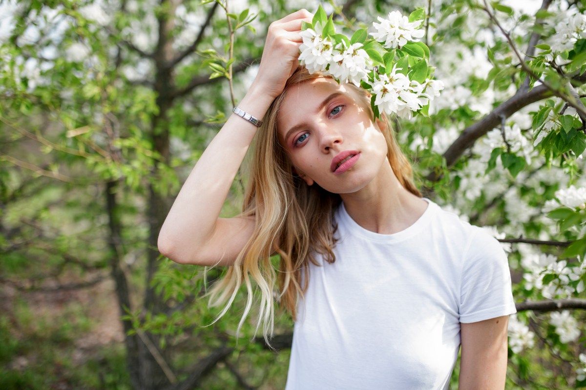 Frau in Natur