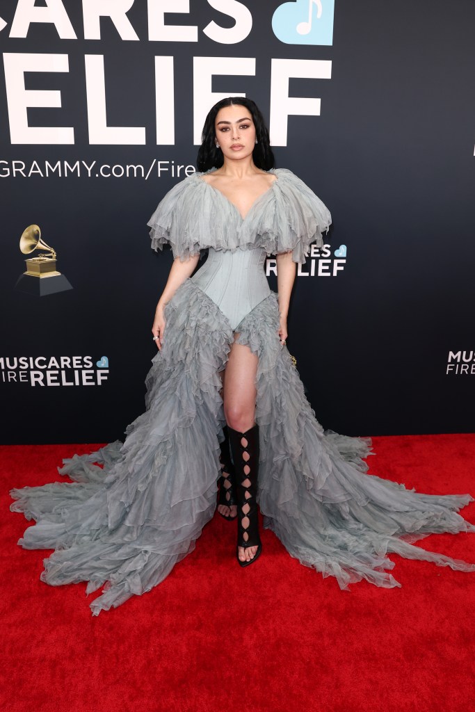 Charli XCX bei den Grammy Awards 2025 in LA.