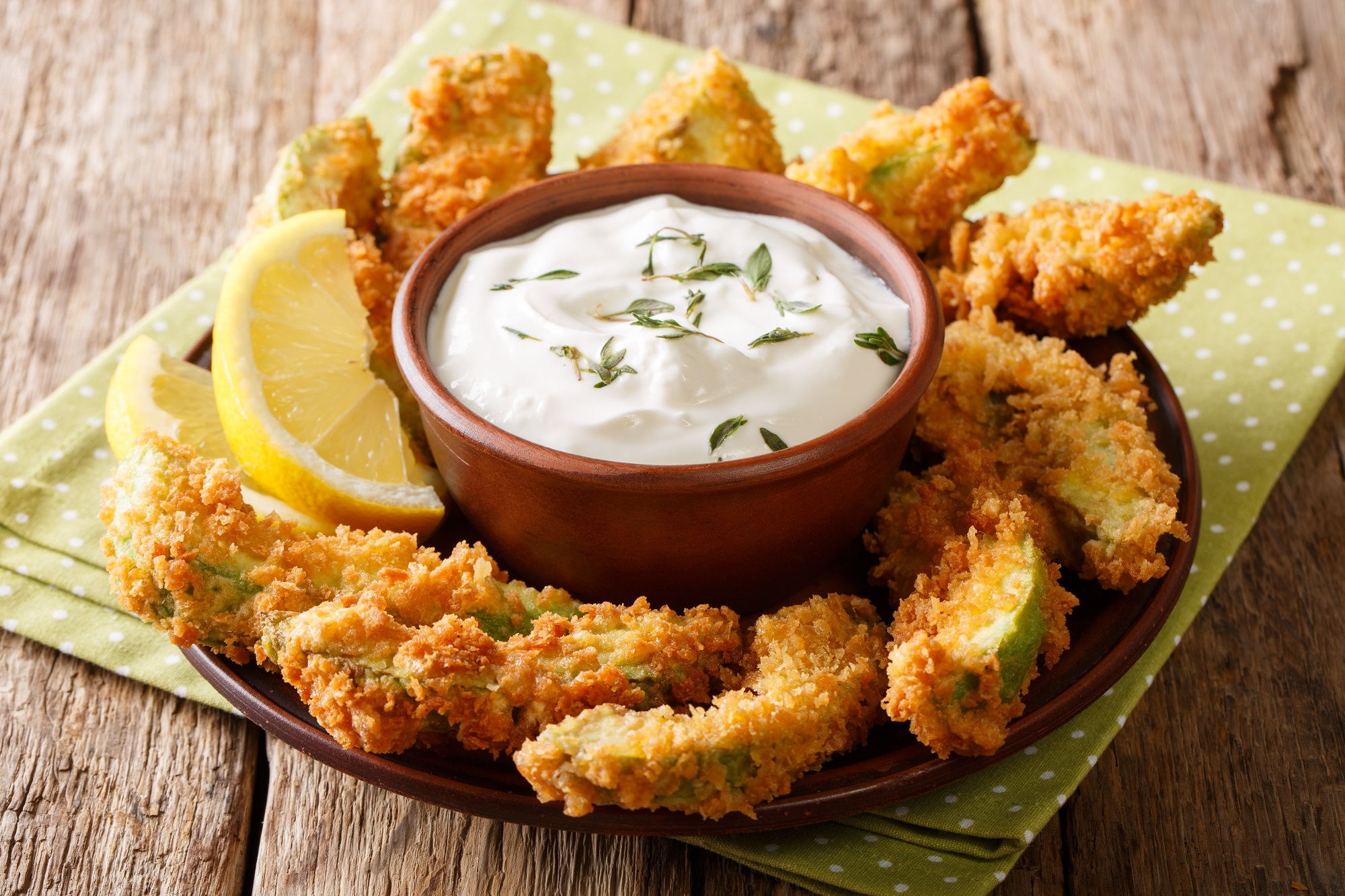 Avocado-Sticks mit Curry-Dip: ein schnell gemachtes Fingerfood - wmn.de