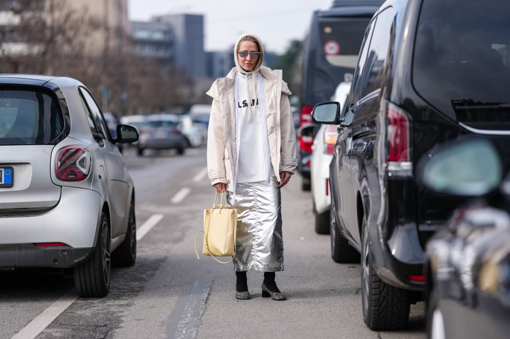 Metallic ist im Frühling 2025 absolut angesagt.