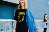 Indie Sleaze: Frau mit Nirvana Shirt